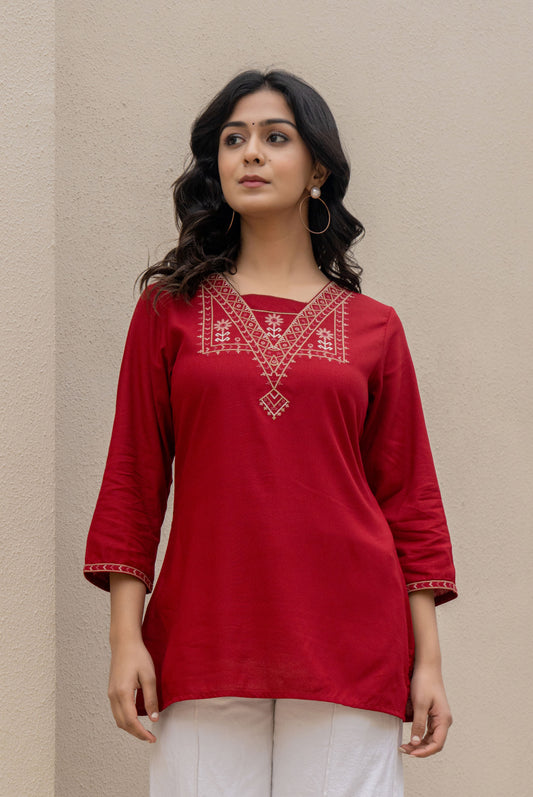 Maroon Solid Viscose Tunic With Thread Work