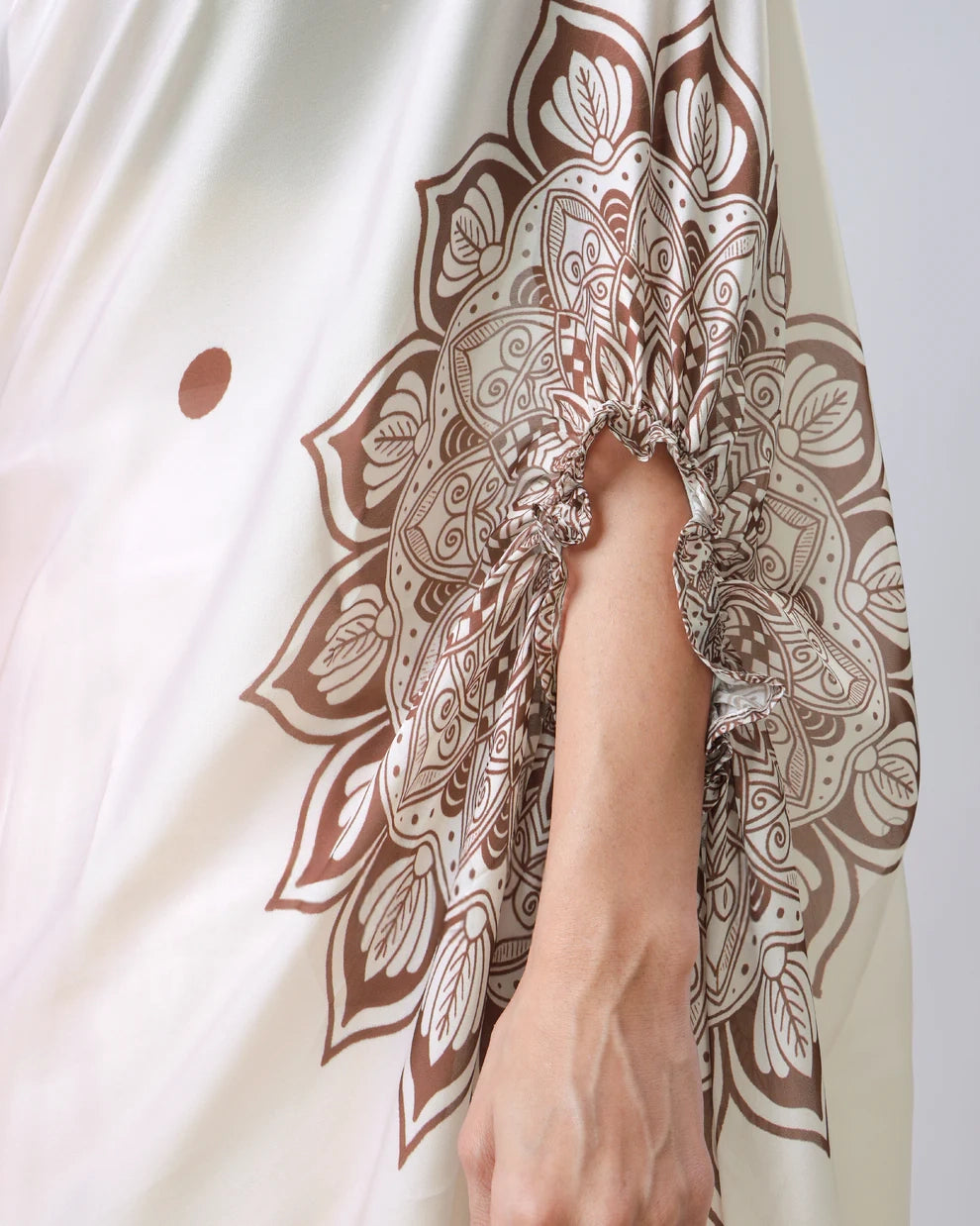 Hosita Cream Mandalaaa Print Freehand Designer Saree