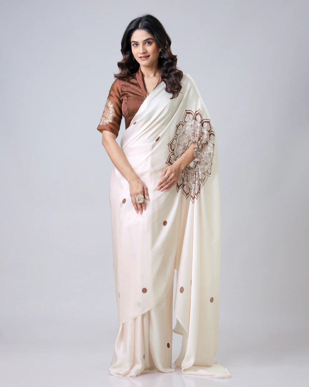 Hosita Cream Mandalaaa Print Freehand Designer Saree