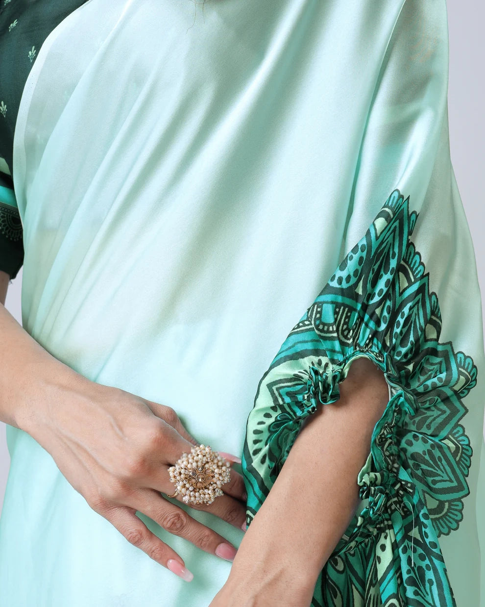 Hosita Electric Green Mandalaa Print Freehand Pattern Saree