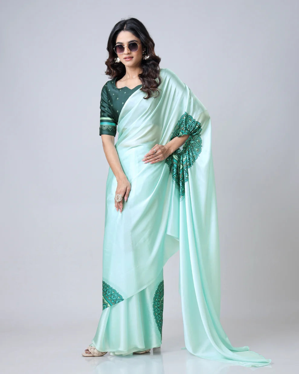 Hosita Electric Green Mandalaa Print Freehand Pattern Saree